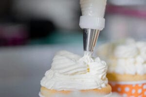 The Strategic Advantage of Vegetable-Based Whipping Cream in Modern Industrial Cake Production